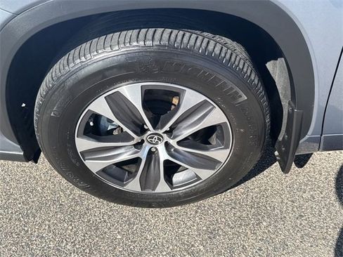 Used 2022 Toyota Highlander XLE image 33