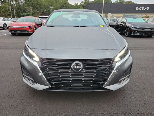 Used 2025 Nissan Altima 2.5 SV FWD image 2