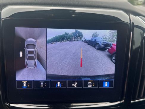 Used 2023 Chevrolet Traverse LT w/ Rear Camera Mirror Package AWD/4WD image 13