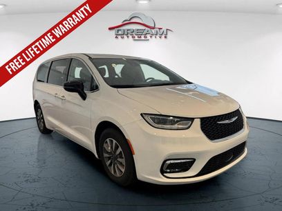 Used 2024 Chrysler Pacifica Limited