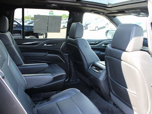 Used 2023 Cadillac Escalade ESV Sport AWD/4WD image 6