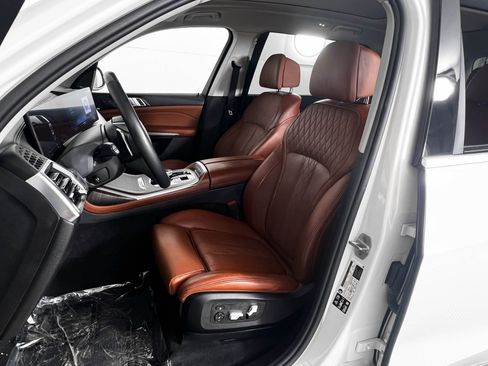 Used 2024 BMW X7 xDrive40i w/ Executive Package image 18