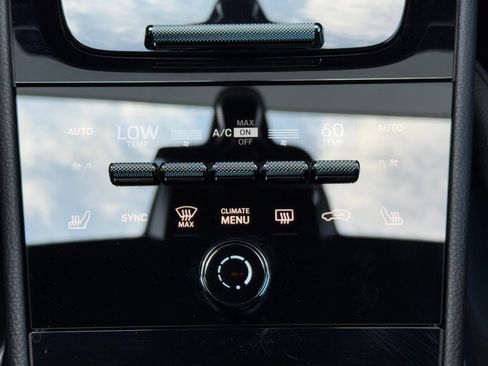 Used 2024 Porsche Cayenne S w/ Premium Package Plus image 38