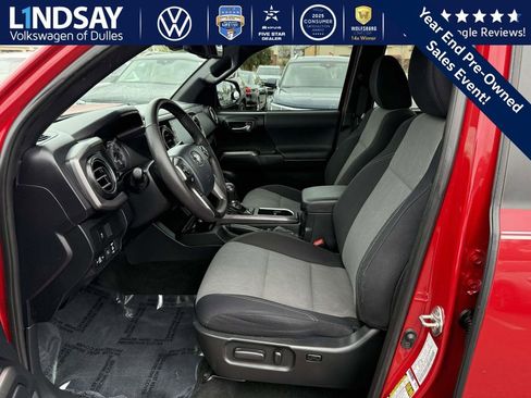 Used 2020 Toyota Tacoma TRD Sport image 11