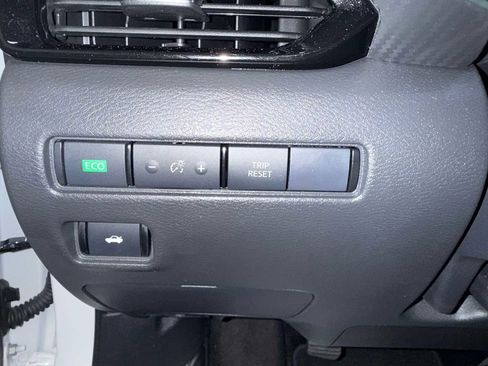 Used 2025 Nissan Sentra SV FWD image 30