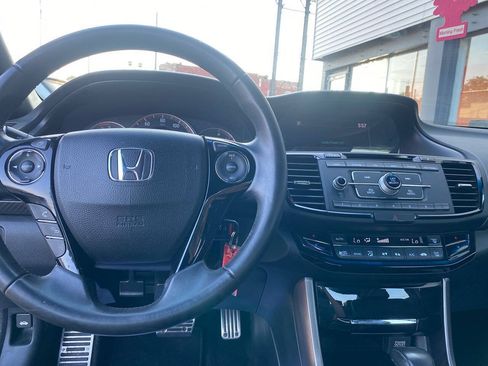 Used 2017 Honda Accord LX image 31