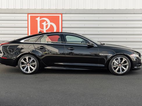 Used 2015 Jaguar XJ RWD image 43