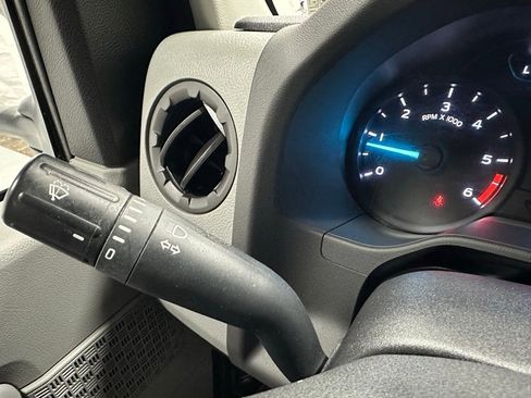 Used 2024 Ford E-350 and Econoline 350 Super Duty image 22