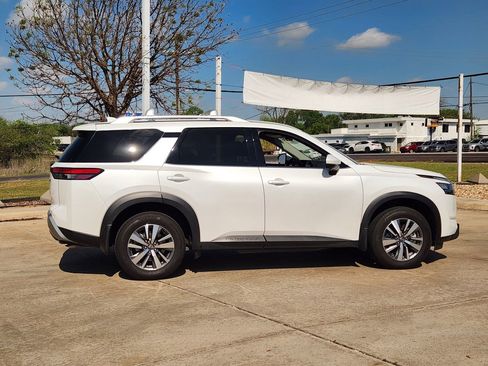 Used 2025 Nissan Pathfinder SL image 8