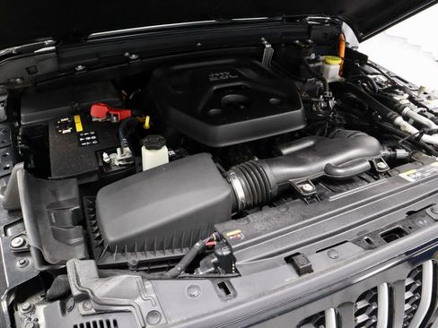 Used 2023 Jeep Wrangler Unlimited Sahara w/ Cold Weather Group AWD/4WD image 17