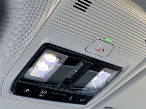 Certified 2025 Volkswagen ID. Buzz 1st Edition image 33