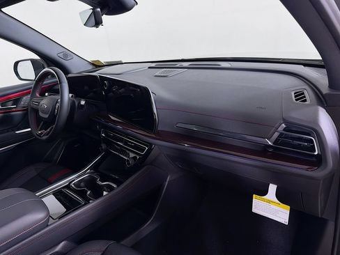 New 2026 Chevrolet Traverse RS w/ LPO, Floor Liner Package AWD/4WD image 26