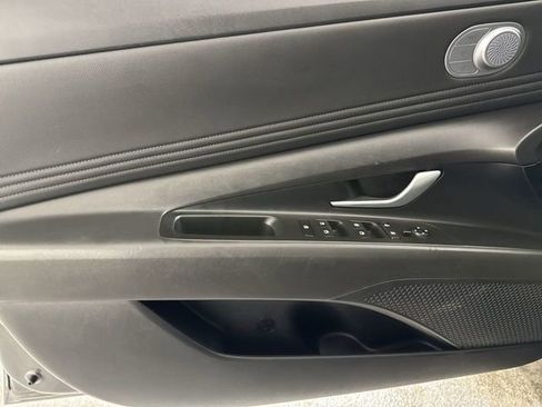 Used 2023 Hyundai Elantra Limited image 20