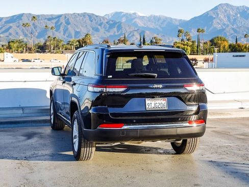 Certified 2025 Jeep Grand Cherokee Laredo X image 7