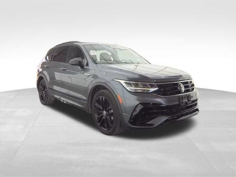 Used 2022 Volkswagen Tiguan SE R-Line image 3