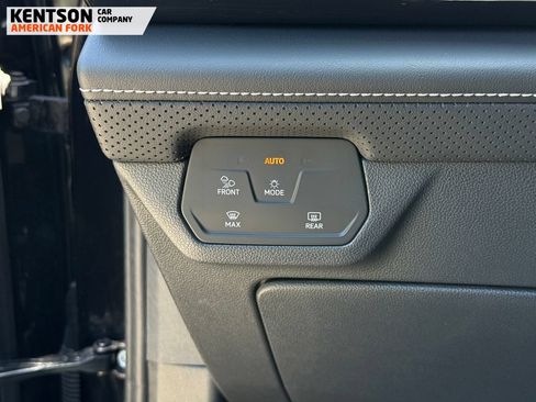 Used 2025 Volkswagen Atlas Cross Sport SE AWD/4WD image 16