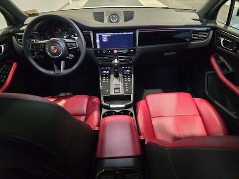 Used 2025 Porsche Macan image 21