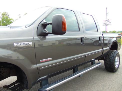 Used 2005 Ford F250 Lariat AWD/4WD image 27