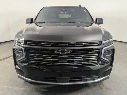 Used 2025 Chevrolet Suburban High Country image 3