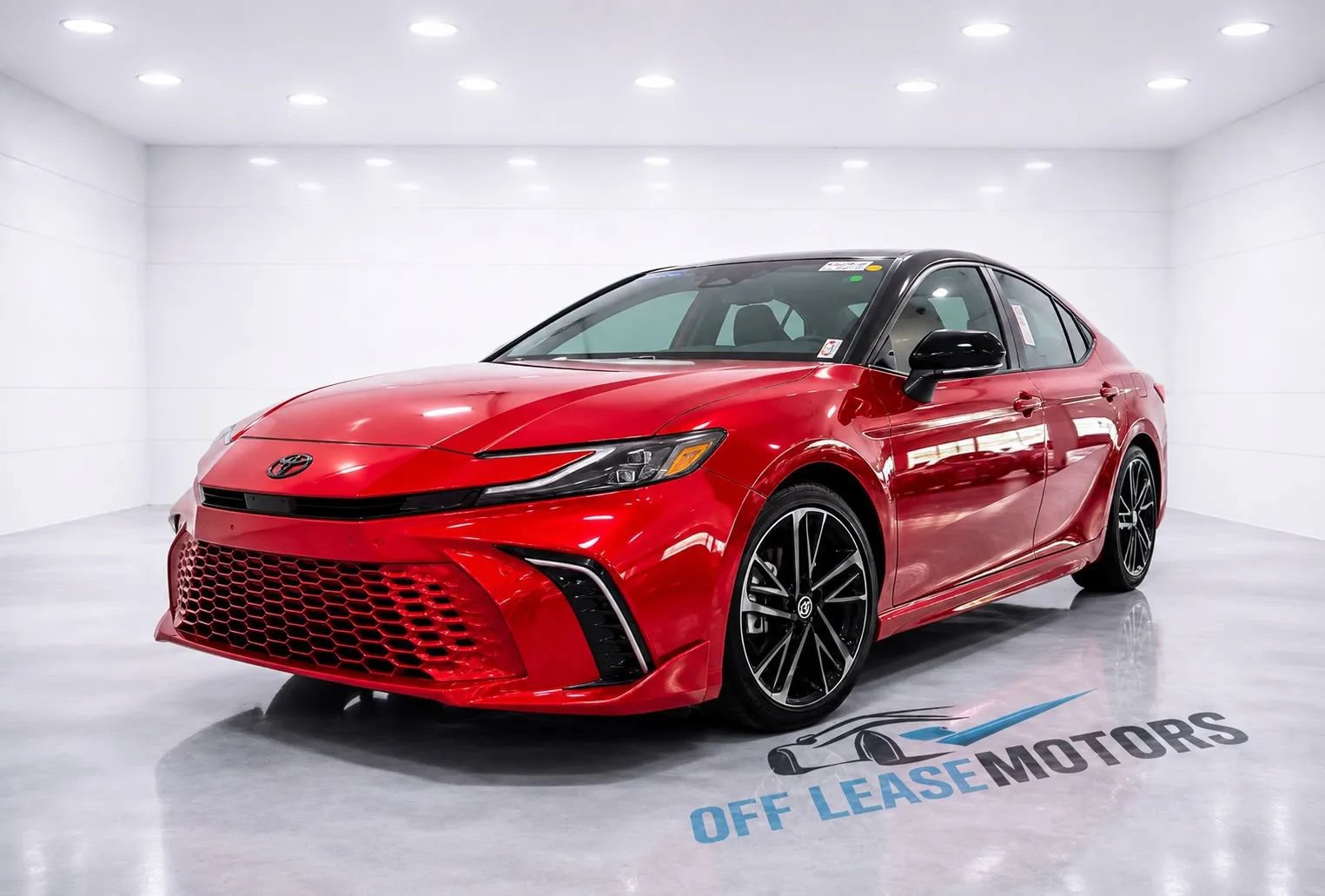 Used 2025 Toyota Camry XSE FWD image 1