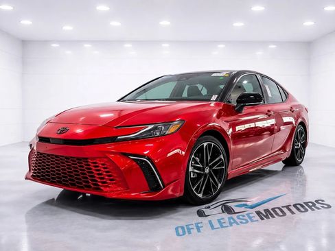 Used 2025 Toyota Camry XSE FWD image 1