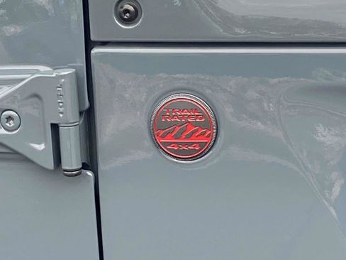 Used 2024 Jeep Wrangler Unlimited Rubicon w/ XTREMEE 35" Tire Package image 12