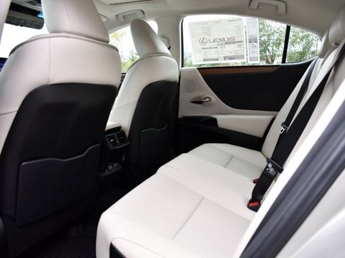 New 2025 Lexus ES 350 w/ Premium Package image 16