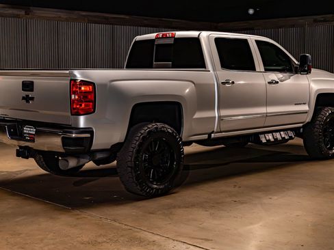 Used 2017 Chevrolet Silverado 2500 LTZ image 9