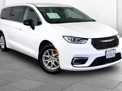 Used 2024 Chrysler Pacifica Touring-L