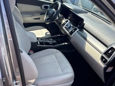 Certified 2023 Kia Sorento SX Prestige w/ Panoramic Sunroof Package AWD/4WD image 7