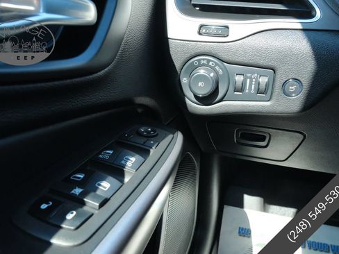 Used 2022 Jeep Grand Cherokee Laredo X AWD/4WD image 22