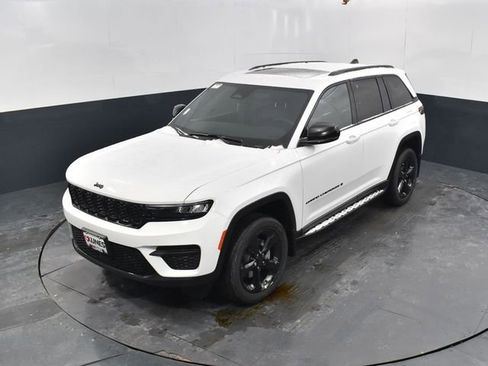 New 2025 Jeep Grand Cherokee Altitude w/ Trailer Tow Package image 41