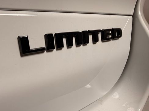New 2025 Jeep Grand Cherokee L Limited w/ Luxury Tech Group II AWD/4WD image 17
