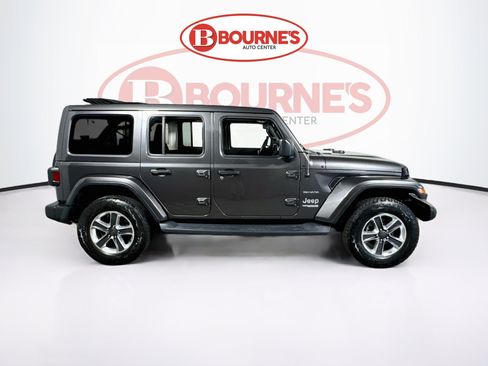 Used 2019 Jeep Wrangler Unlimited Sahara w/ Cold Weather Group AWD/4WD image 11
