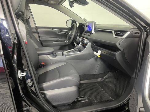 Certified 2025 Toyota RAV4 XLE Premium image 28