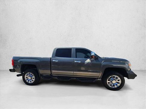 Used 2017 GMC Sierra 2500 Denali w/ Duramax Plus Package AWD/4WD image 3