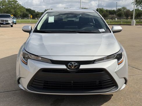 Used 2026 Toyota Corolla LE FWD image 3