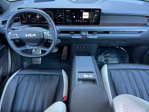 Certified 2025 Kia EV9 GT-Line image 13