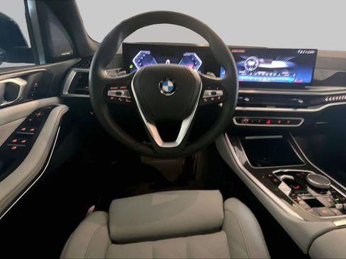 Certified 2025 BMW X5 xDrive40i w/ Parking Assistance Package AWD/4WD image 5
