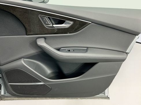 Used 2025 Audi Q8 Premium Plus w/ Premium Plus Package image 24