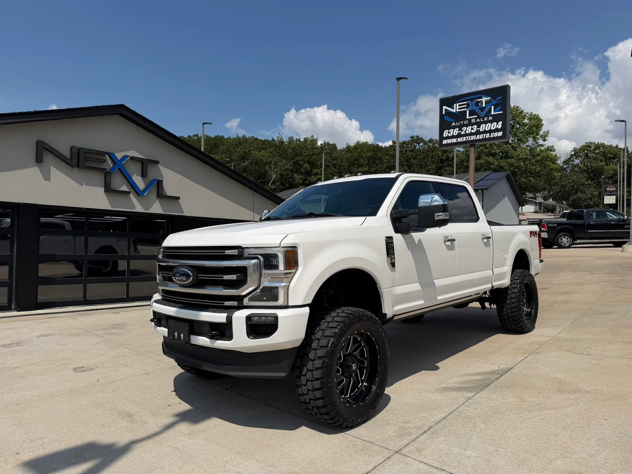 Used 2020 Ford F350 Platinum w/ FX4 Off-Road Package AWD/4WD image 5