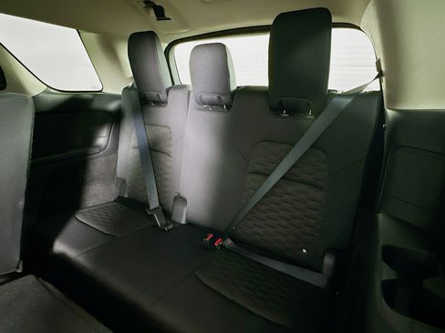 Used 2025 Nissan Pathfinder SV AWD/4WD image 28