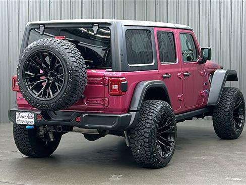 Used 2024 Jeep Wrangler Unlimited image 5