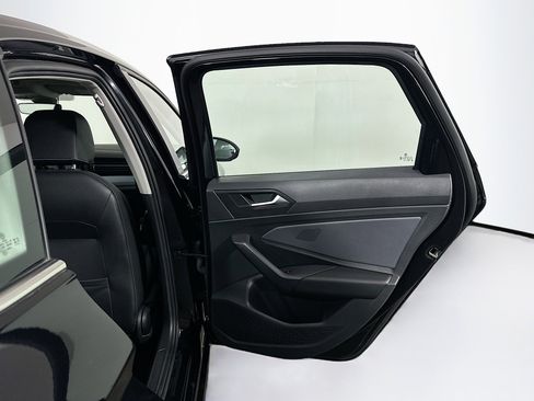 Used 2025 Volkswagen Jetta SE image 29