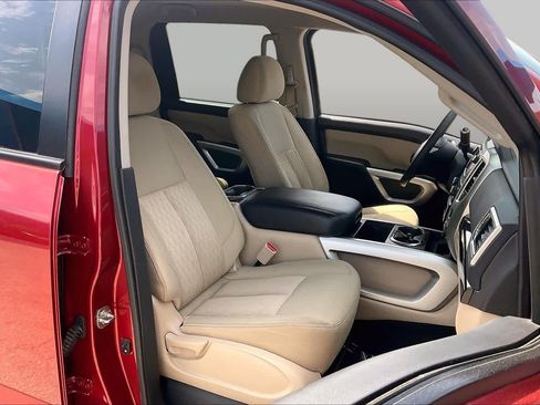 Used 2018 Nissan Titan SV w/ SV Convenience Package RWD image 7
