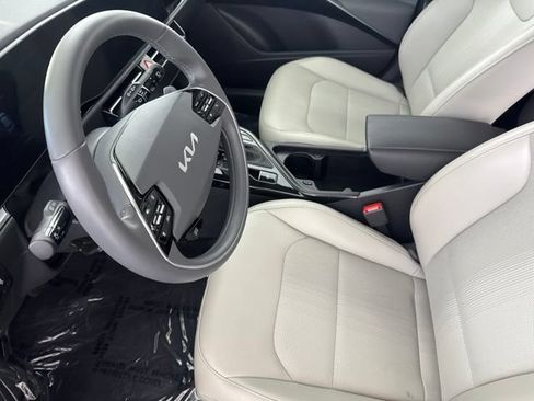 Certified 2025 Kia Niro EX FWD image 22