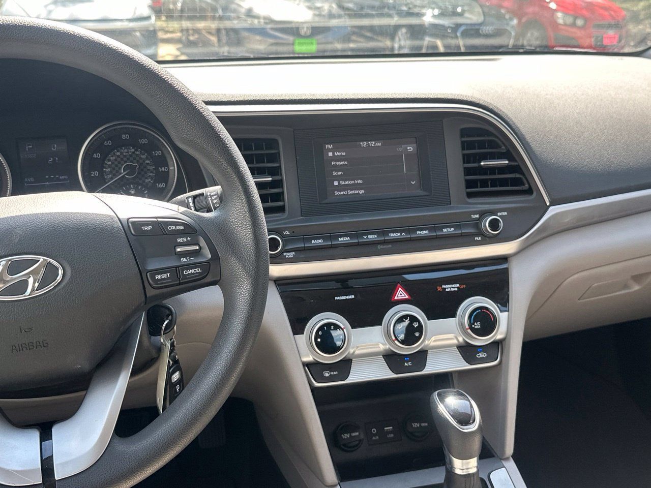 Used 2019 Hyundai Elantra SE FWD image 14