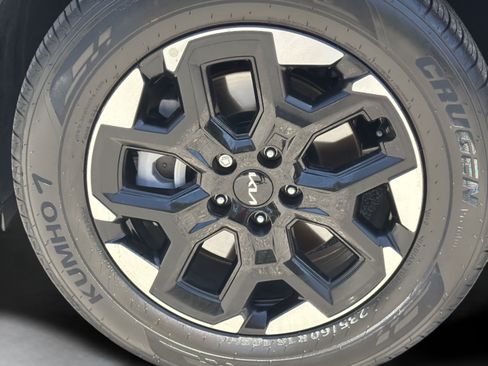 Certified 2025 Kia Sorento S FWD image 31