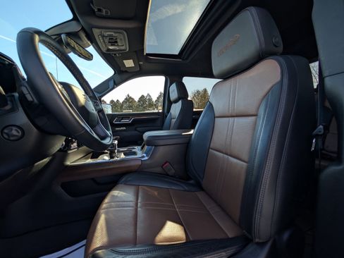 Used 2023 Chevrolet Silverado 1500 High Country w/ High Country Premium Package image 38