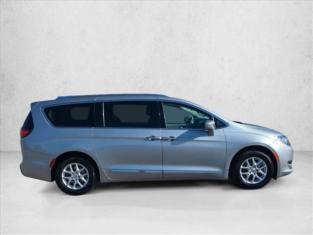 Used 2020 Chrysler Pacifica Touring-L FWD image 4